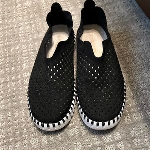 Isle Jacobson sneaker size 8